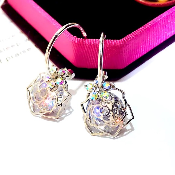 Jewelry - Silver Tone Flower Crystal Earrings